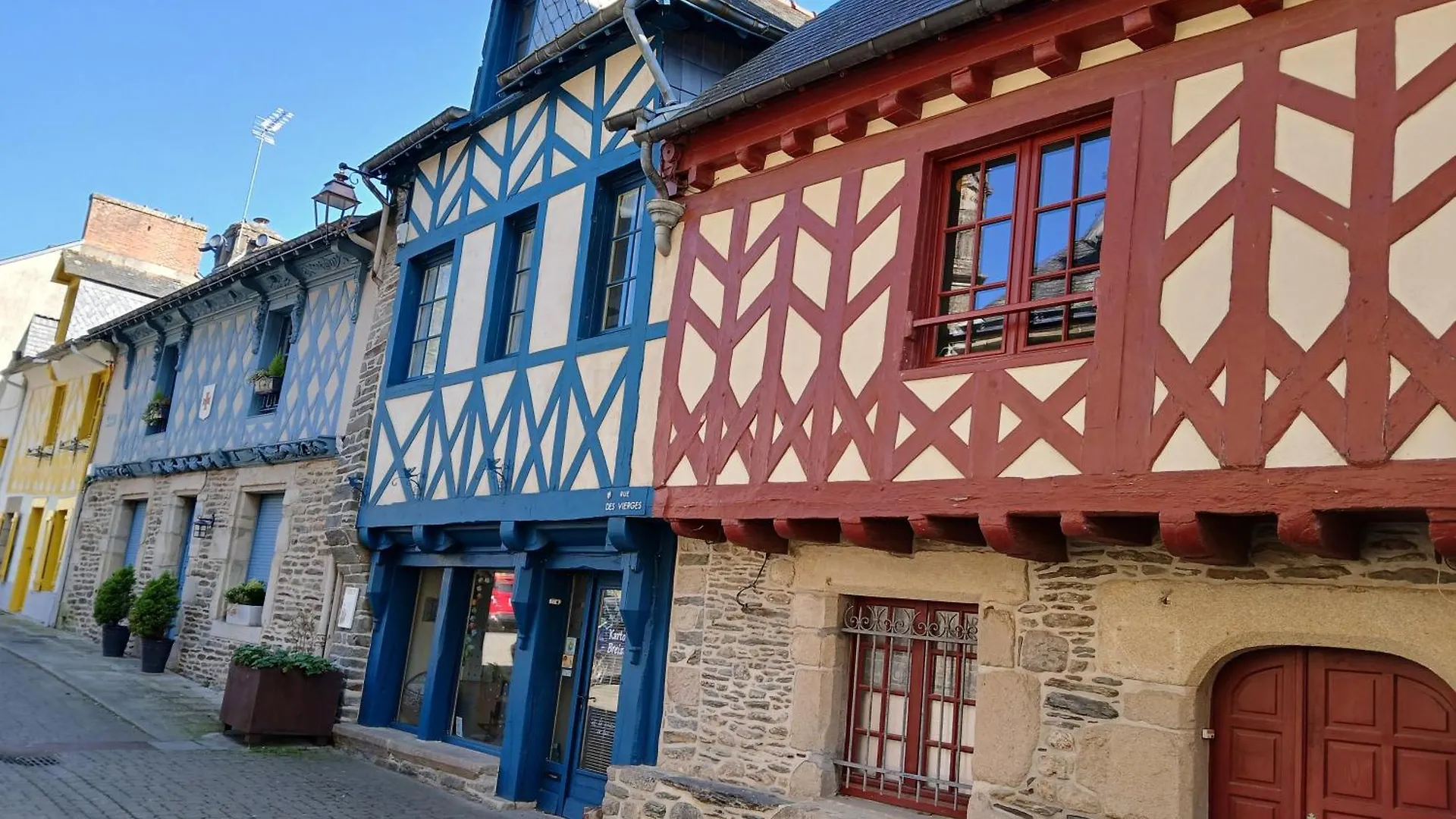 Bed and Breakfast L' Arbre A Noisettes Ploërmel